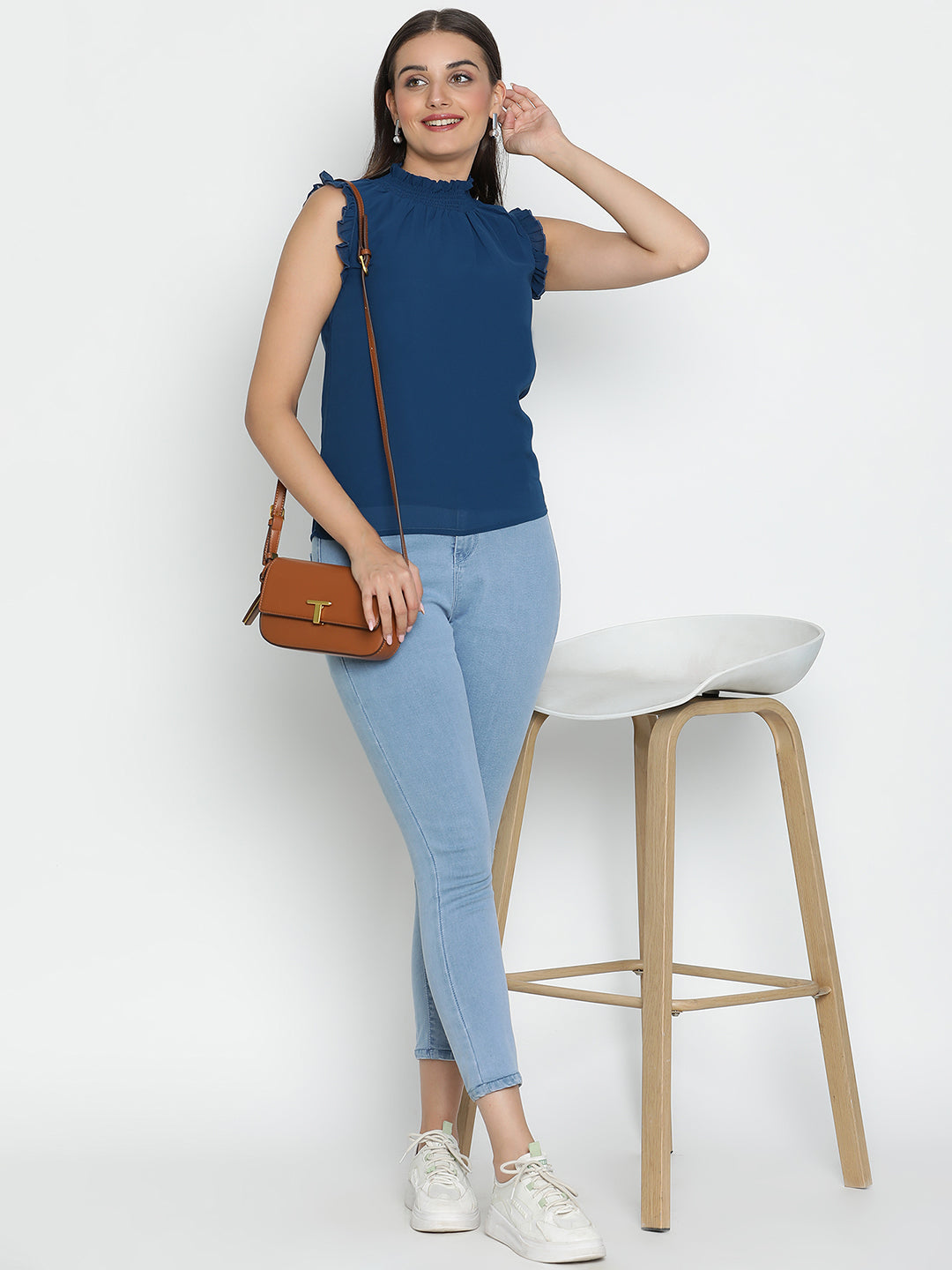 DRAAX FASHIONS महिलाओं के लिए बिना आस्तीन का गोल गर्दन वाला नीला टॉप रफल्स के साथ