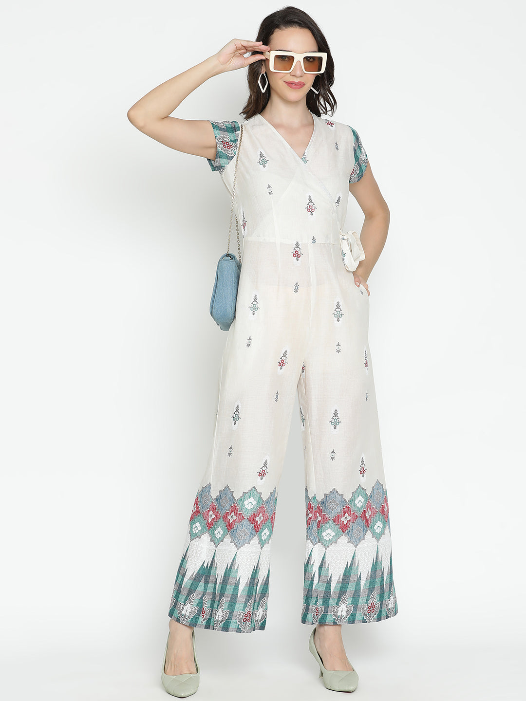 DRAAX FASHIONS महिलाओं के लिए सफ़ेद प्रिंटेड शॉर्ट स्लीव्स जंपसूट