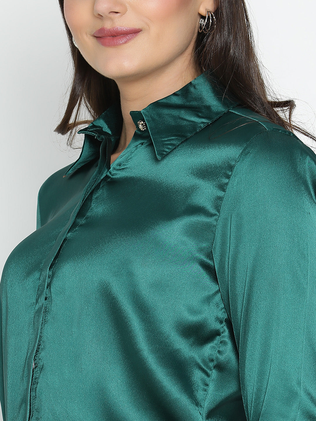 DRAAX FASHIONS महिलाओं के लिए कॉलर वाली फुल स्लीव्स सॉलिड ग्रीन साटन शर्ट स्टाइल टॉप