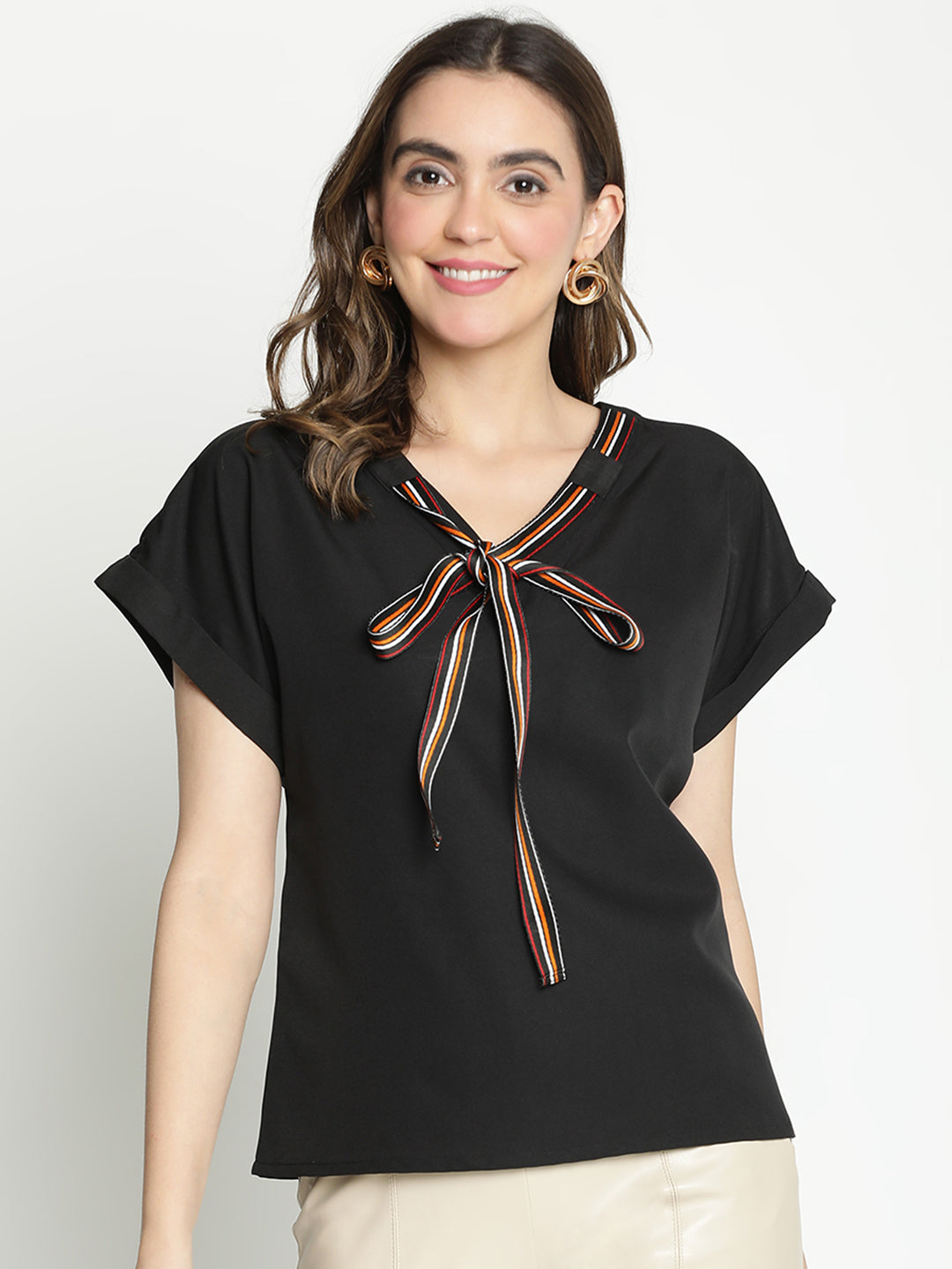 Regular,Black Top,Regular Top,V-Neck Top,Short Sleeves Top,Black Solid Top