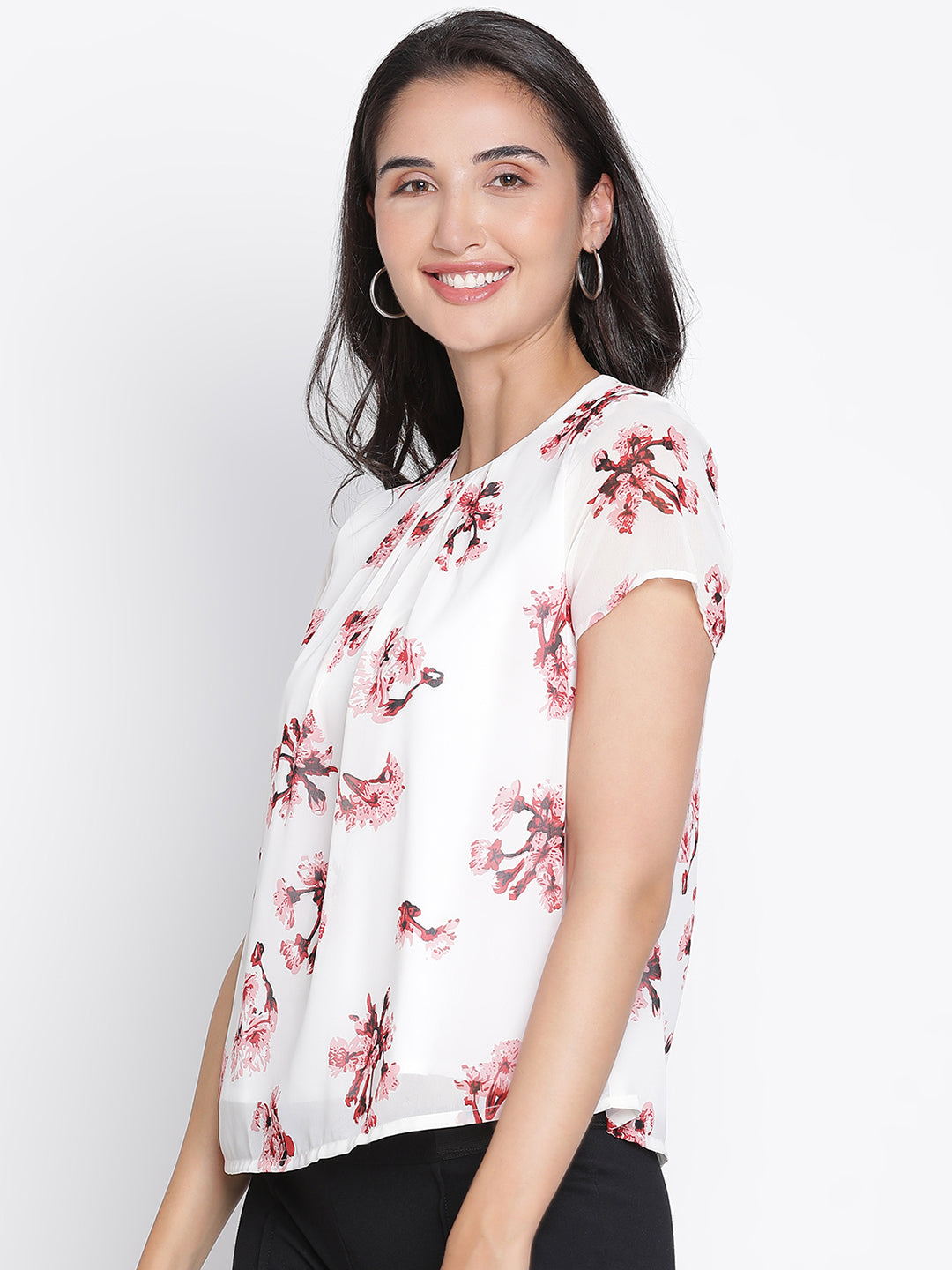 Regular,White Top,Regular Top,Round Neck Top,Short Sleeves Top,White Floral Print Top