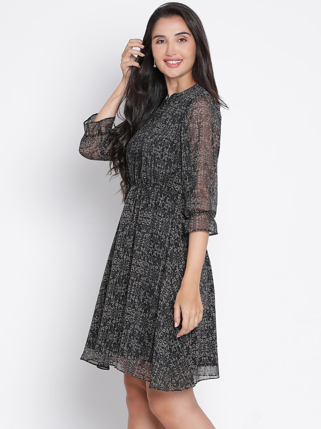 Knee Length,Black Dress,Knee Length Dress,Round Neck Dress,Quater Sleeves Dress,Black Printed Dress