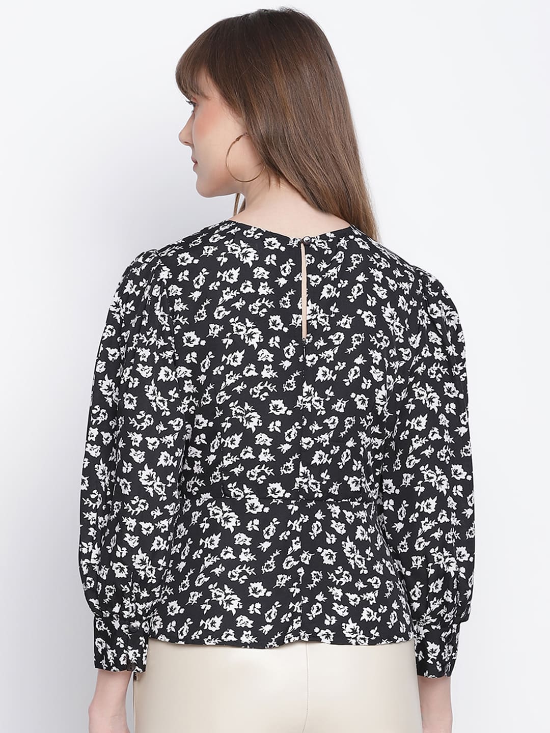 Regular,Black Top,Regular Top,Round Neck Top,Full Sleeves Top,Black Floral Print Top