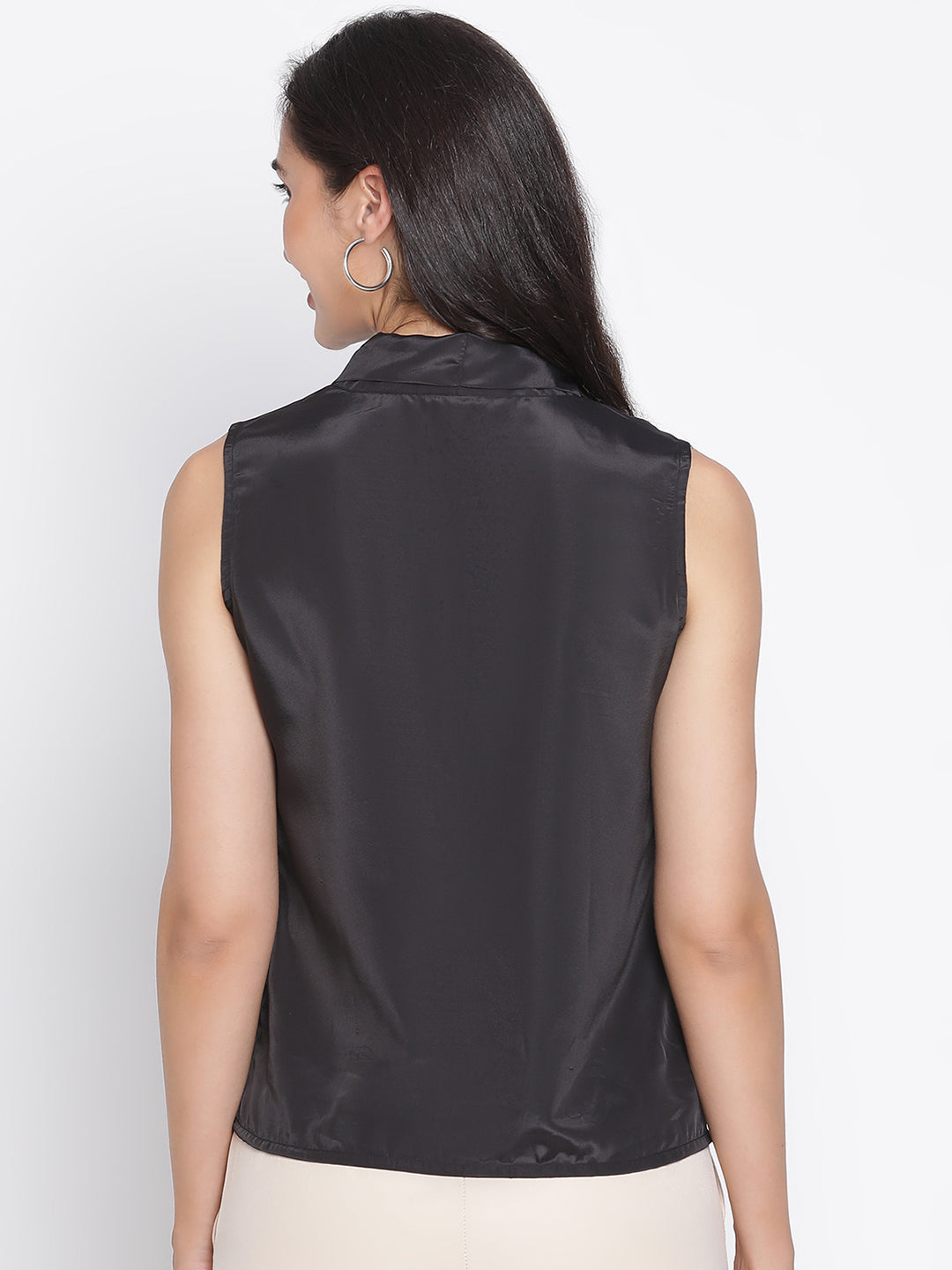 Regular,Black Top,Regular Top,V-Neck Top,Sleeveless Top,Black Solid Top