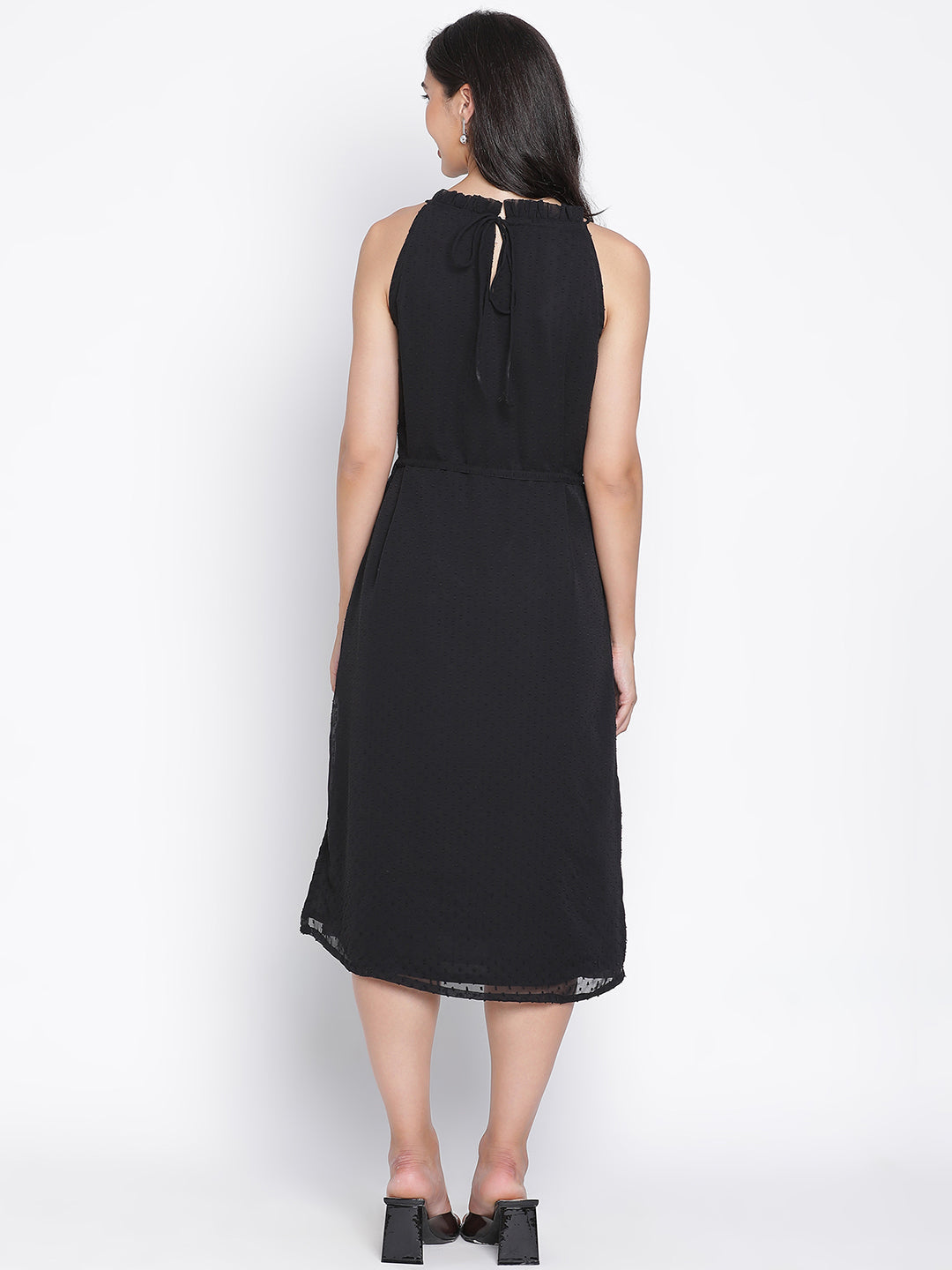 Midi,Black Dress,Midi Dress,Round Neck Dress,Sleeveless Dress,Black Solid Dress