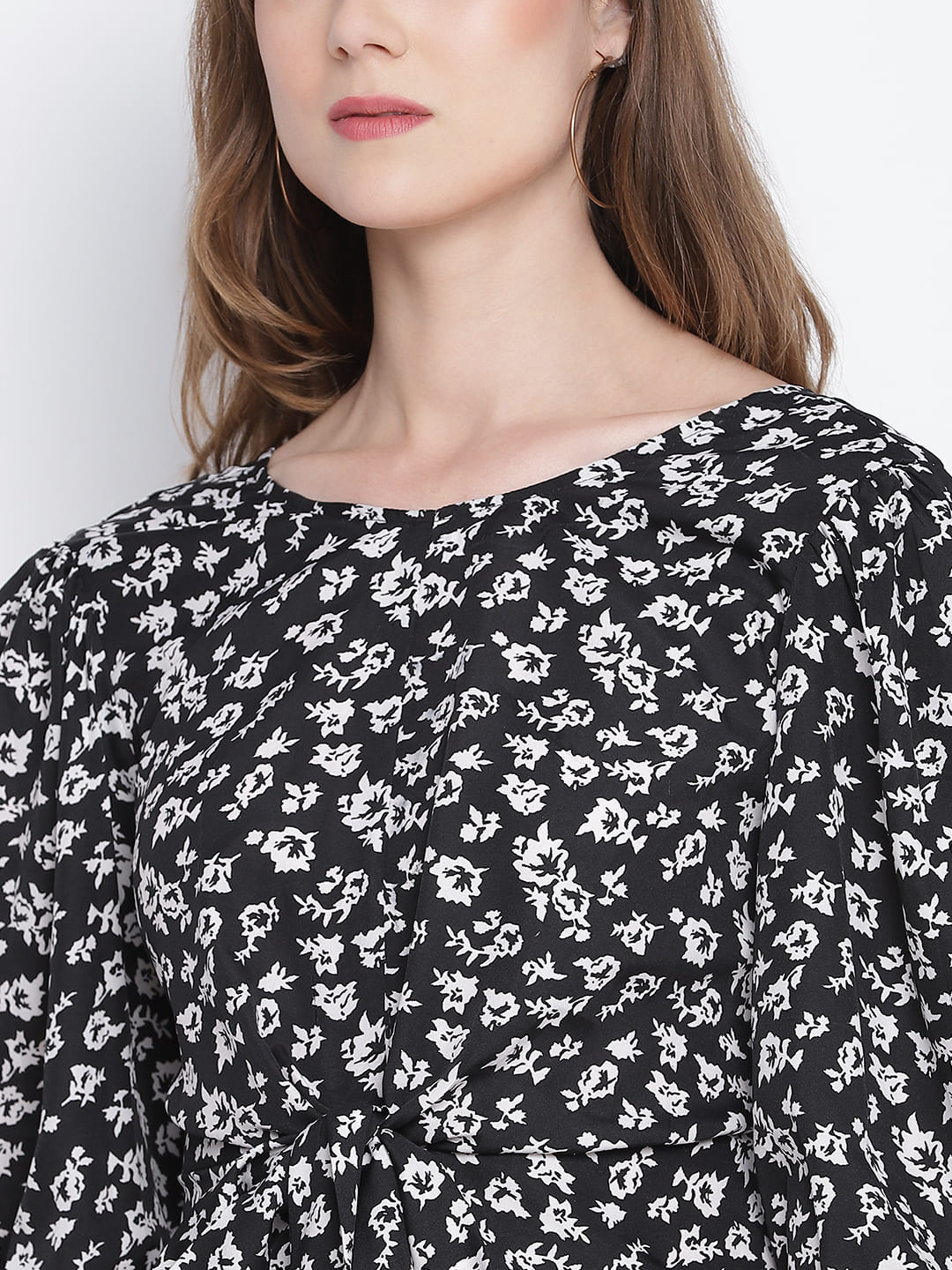 Regular,Black Top,Regular Top,Round Neck Top,Full Sleeves Top,Black Floral Print Top